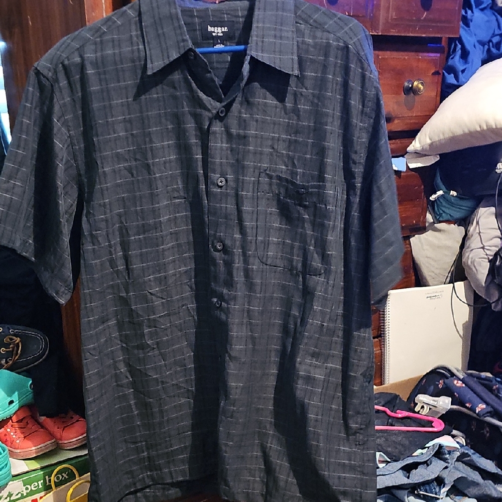 !!.         Mens  L  Short Sleeve Shirt.  S2